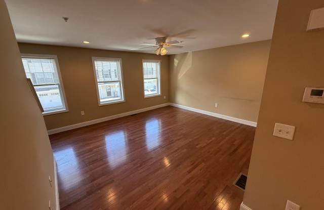 5 Sheffield Drive - 5 Sheffield Drive, Dover, NH 03820 5 Sheffield Drive - 5 Sheffield Drive, Dover, NH 03820