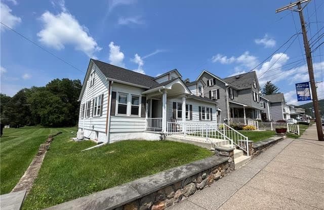 210 North Broadway - 210 North Broadway, Wind Gap, PA 18091