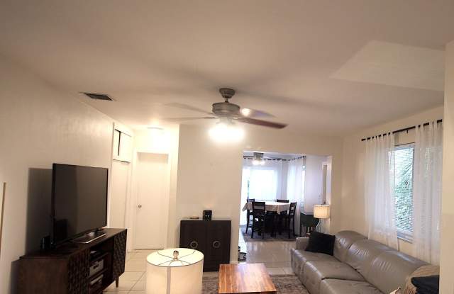 724 NE 23RD Drive Gallery 2