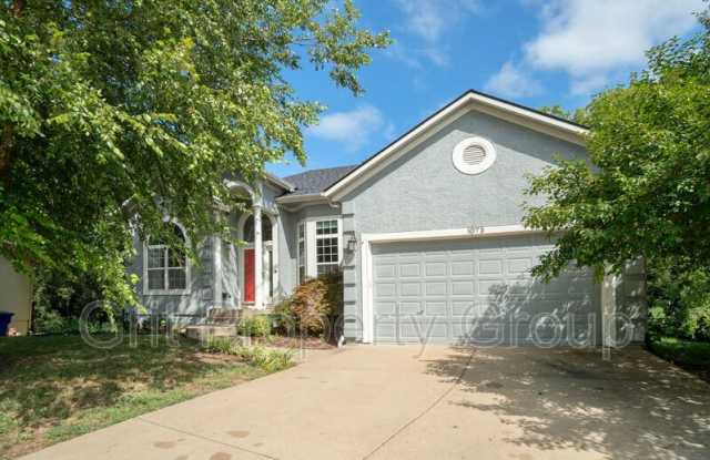 1073 W Cothrell St - 1073 West Cothrell Street, Olathe, KS 66061