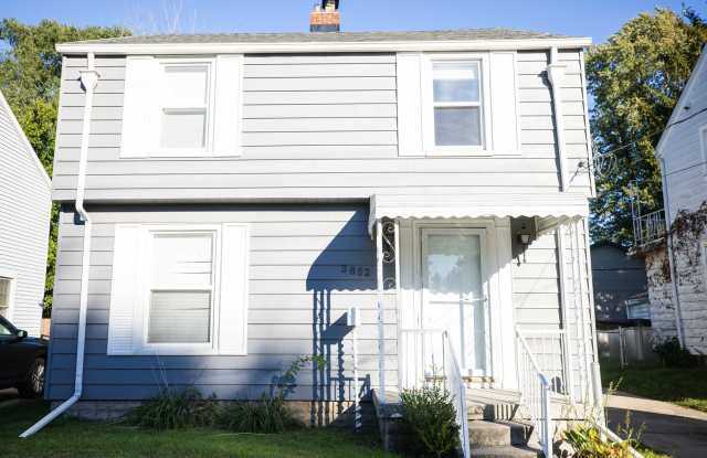 Beautiful, functional, and clean three bedroom home available for rent! - 3852 Wallwerth Drive, Toledo, OH 43612