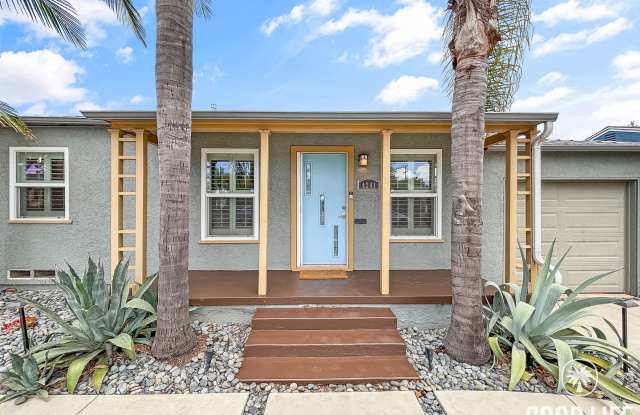 Unique 3BD/2BA Home in El Cerrito with Panoramic Views, Trex Deck & Large Yard photos photos