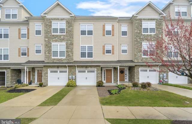 82 BACKSTRETCH Way photos photos