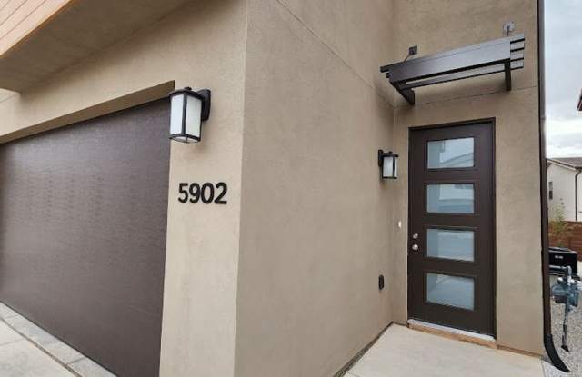 Newer Town Home Gallery 3