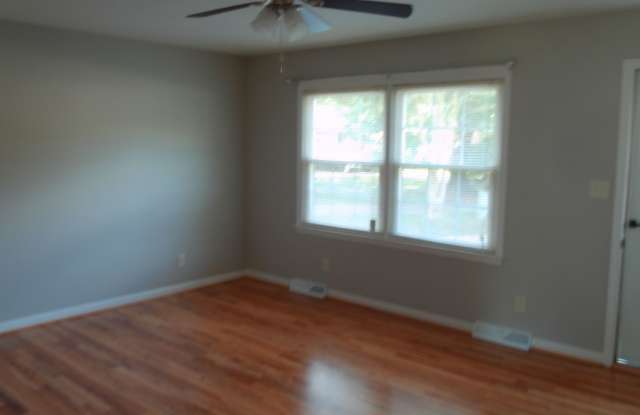 103 Sue Court, Yorktown, (Seaford) Va. Three bedrooms home with 2 full baths. Gallery 4
