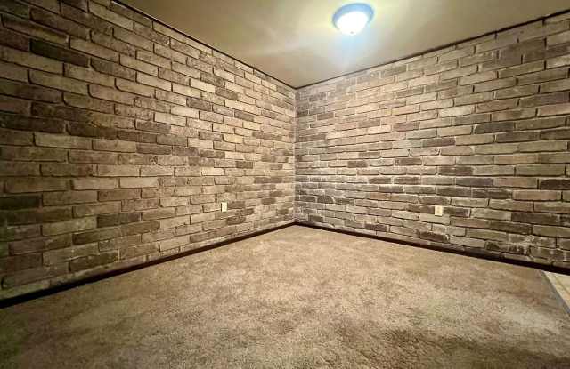 Cozy One Bedroom Apartment! Exposed Brick, Off-Street Parking & More! Call Today! Gallery 4