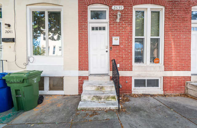 Renovated 3-Bedroom Townhome with Central Air, Updated Kitchen & Fenced Backyard Gallery 3