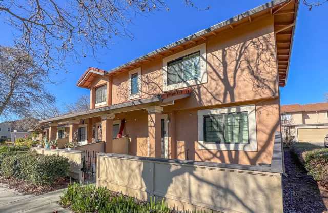 Renovated UC Townhome with 2 Car Attached Garage. - 2617 Great Arbor Way, Union City, CA 94587