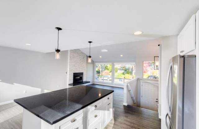 Remodeled 3 Bedroom Kirkland Home Gallery 4