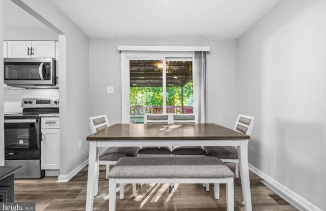17624 LINDSTROM Court Gallery 3