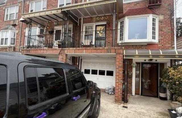 868 E 95th Street unit: 2 photos photos