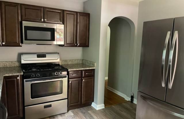 Cozy 2-Bedroom Home with AC, Garage, and Fenced Backyard! Gallery 4