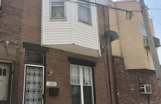 Beautiful 3-Bed/1-Bath Townhouse in Girard Estates/East Passyunk! Available Mid-August! photos photos