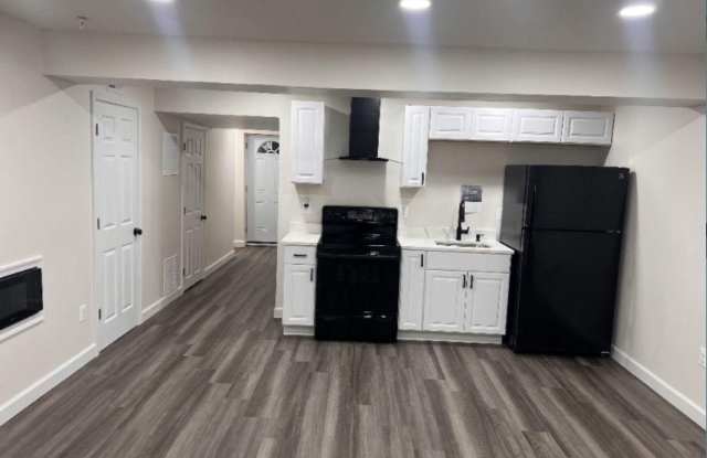 353 DALEVIEW Drive unit: Basement photos photos