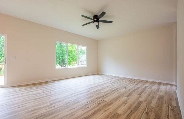 7118/7122 North 79th Court Gallery 3