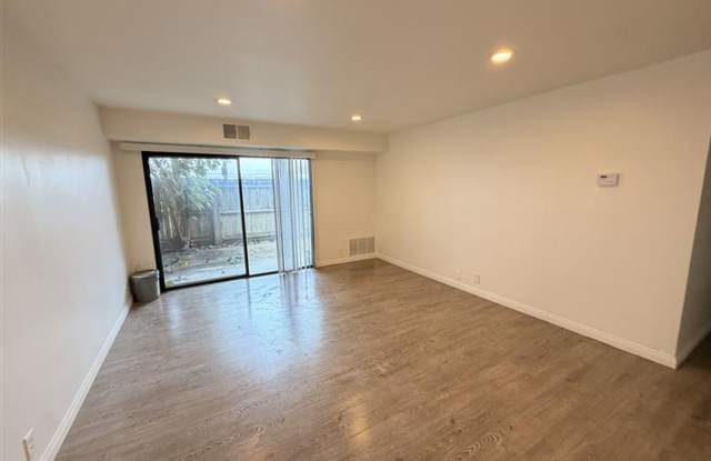 Newly Remodeled 2BR/2BA Condo with Private Outdoor Space! Torrance, CA 90502! photos photos