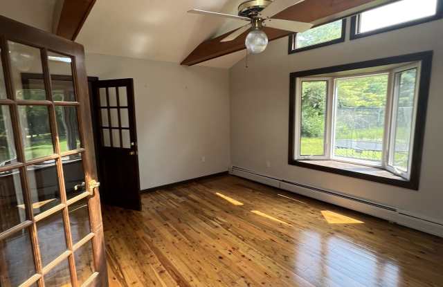 1040 Daniels Farm Road Gallery 3