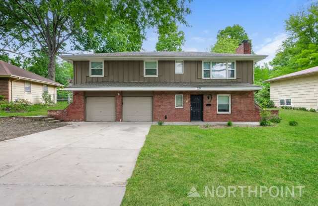 3 BR/2.5BA | Newly Renovated Single Family Home | Large Deck | Fenced backyard! - 524 East Linwood Avenue, Independence, MO 64055