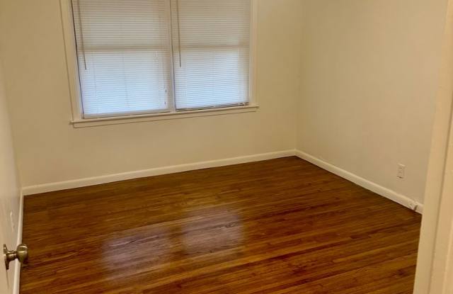 Updated Charming 3 bed 1-bath Gallery 3