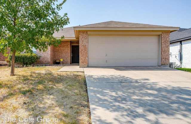 9321 Jason Ct - 9321 Jason Court, White Settlement, TX 76108