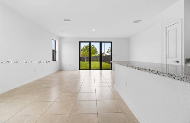 22340 SW 115 Ct Gallery 4