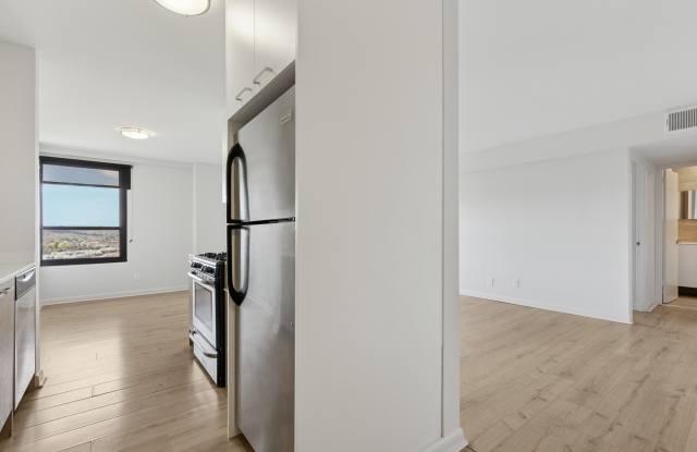 251 Dekalb Gallery 4