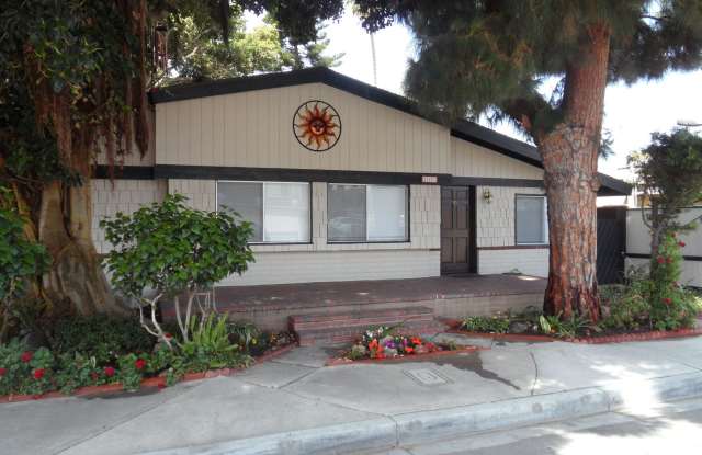 Large 3 Bedroom 2 Bathroom located in Westside Costa Mesa Gallery 4