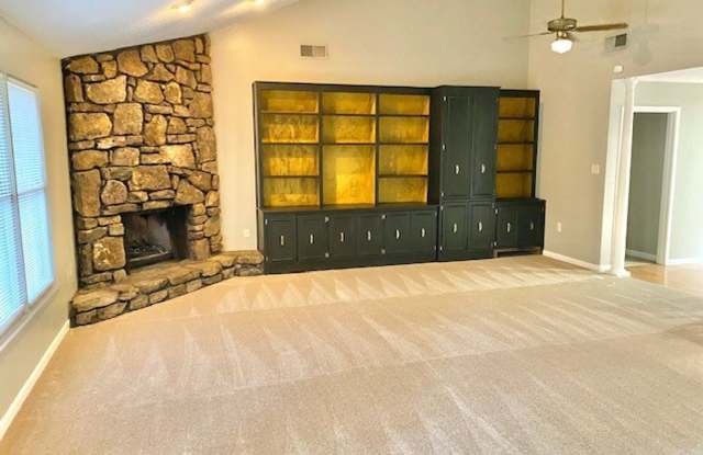 8586 Grandbury Gallery 2