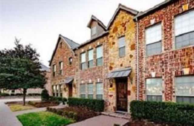 7939 Parkwood Boulevard Gallery 2
