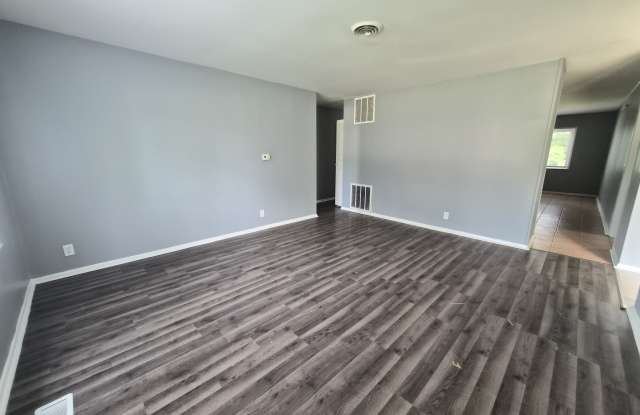 3921 Malibu Drive Gallery 4