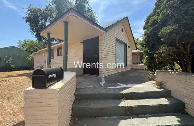 1 Bed / 1 Bath Home – 512 E Liberty Ave, Spokane, WA 99207 photos photos