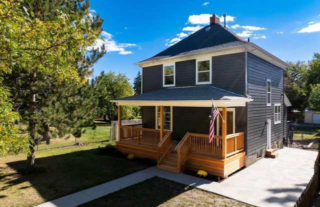 Remodeled home with large dining and living area - 1312 4th Avenue North, Great Falls, MT 59401