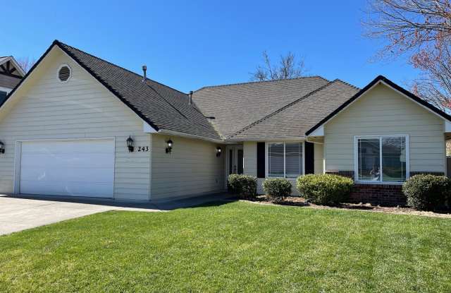 Stunning 3 Bedroom 2 Bath Home- Located in Friendly Central Point-Over 1600 Sq. Ft. photos photos Stunning 3 Bedroom 2 Bath Home- Located in Friendly Central Point-Over 1600 Sq. Ft. photos photos