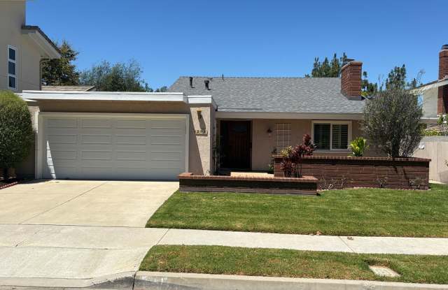Beautifully maintained 3 bedroom, 2 bath single family home in quiet, serene Turtle Rock neighborhood photos photos