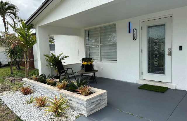 4531 Southwest 42nd Terrace photos photos