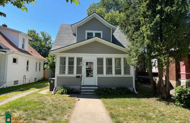 3 Bedroom Home in St. Paul - 1744 Dayton Avenue, St. Paul, MN 55104