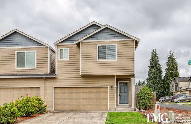 3 Bedroom/2.5 Bath With Fenced Backyard, W/D Included, and AC! photos photos