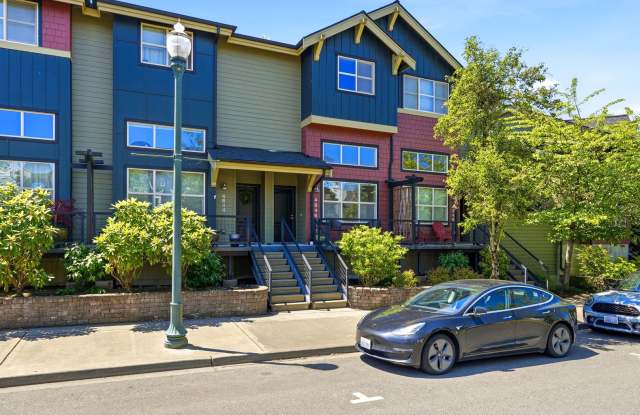 Spacious 2BR/2.5BA Harbour Pointe Townhome with Garage Gallery 3