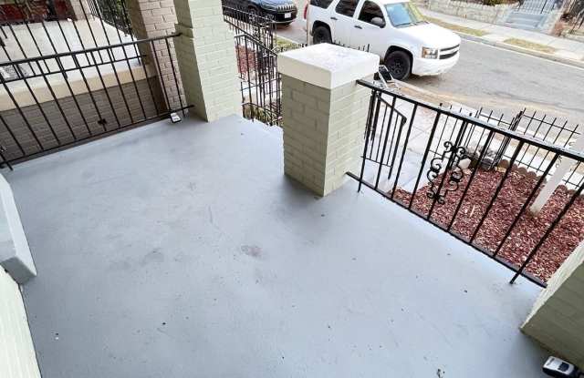 1930 SUMMIT PLACE NE Gallery 4