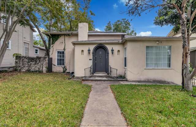 3-BEDROOM IN ALAMO HEIGHTS W/ POOL Gallery 1