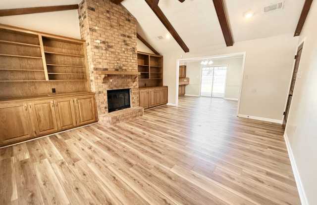 Welcoming 3-Bedroom Home with Fireplace and Covered Patio Gallery 4