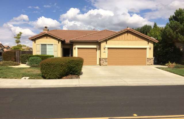 135 Rennert Way (Dixon CA)-For Rent - 135 Rennert Way, Dixon, CA 95620