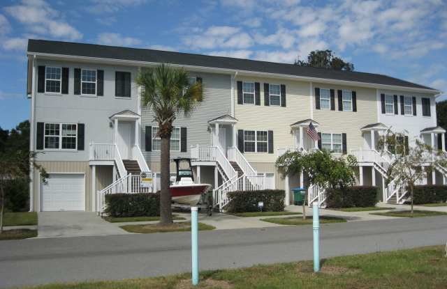 Spacious Two Story, Quiet Neighborhood photos photos