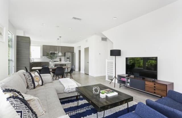6065 W Studio Ct - 6065 W Studio Ct, Los Angeles, CA 90038