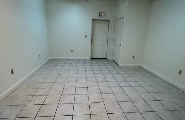 3 Bedroom 1 Bath One block from Campus! Gallery 3