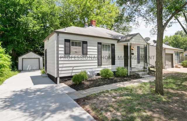 Updated 3 bed / 2 bath house With Exceptional Convenience  Value! photos photos