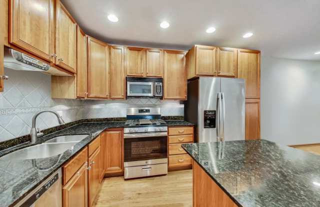 917 West Lakeside Pl. Gallery 3
