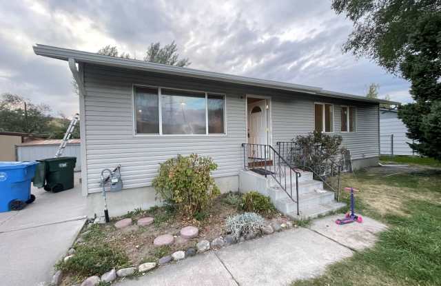 AWESOME 5 BED 2 BATH HOME IN POCATELLO WITH WASHER AND DRYER INCLUDED Gallery 1
