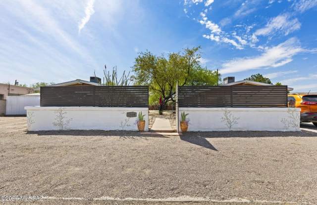 2508 E Seneca Street photos photos