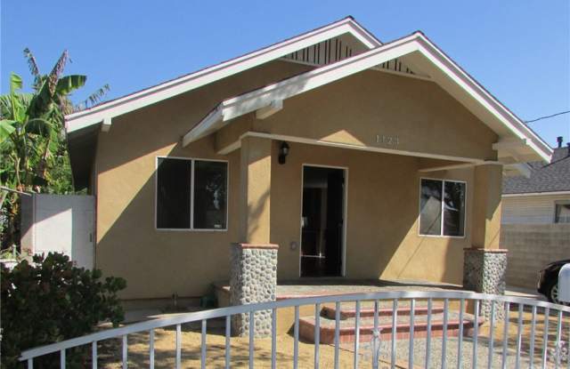 1123 W Walnut Street - 1123 West Walnut Street, Santa Ana, CA 92703